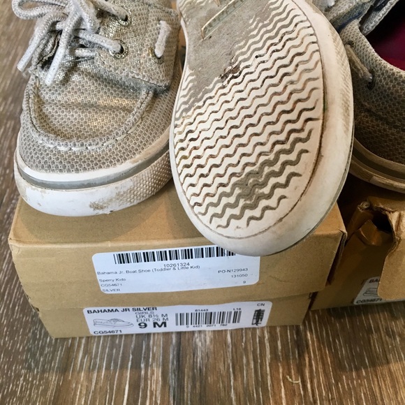 Girls silver Sperry’s - Picture 2 of 2